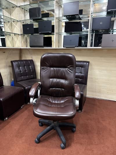 Office chair 10/9 condition perfect working