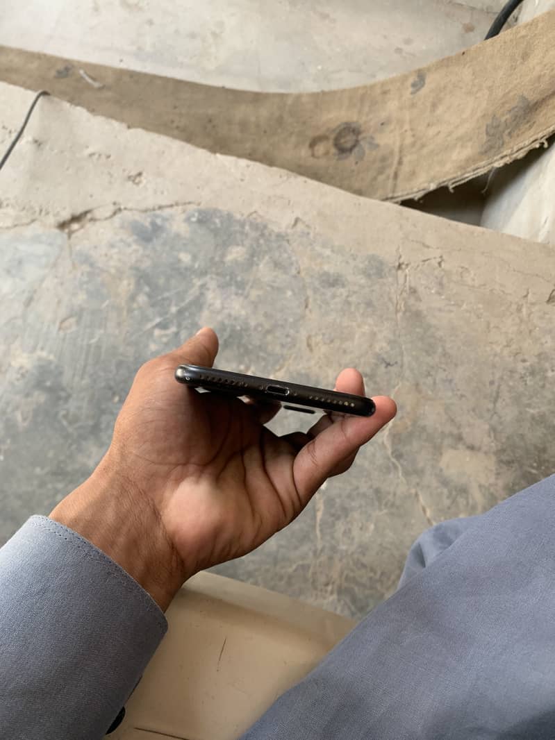 Apple iPhone 7 Plus 5