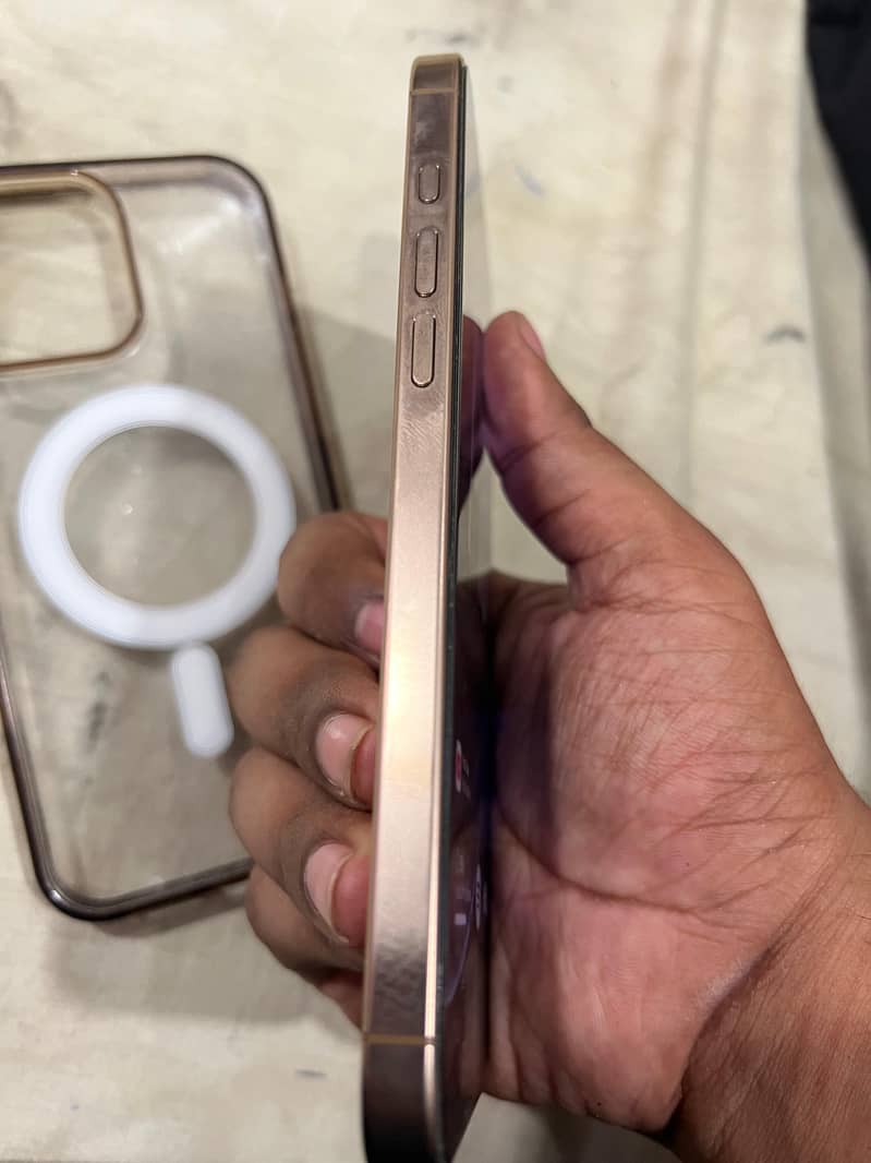 Apple iPhone 16 Pro Max 5