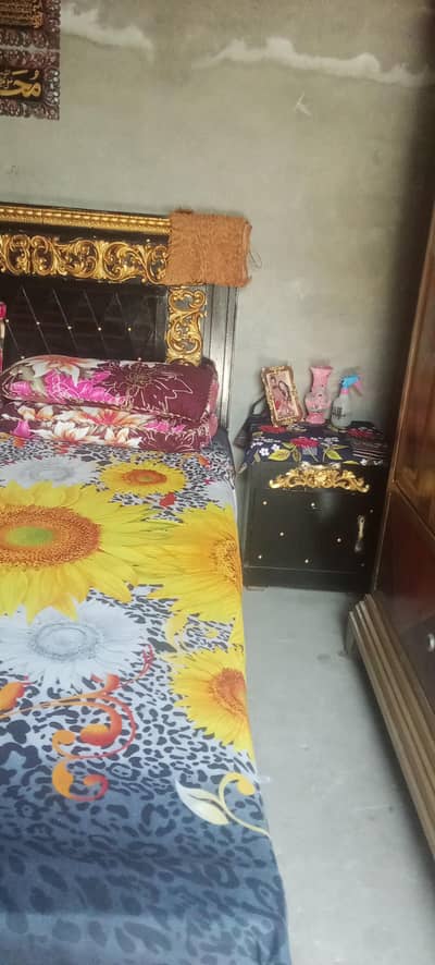 wood king bed six mnht uesd dark brown