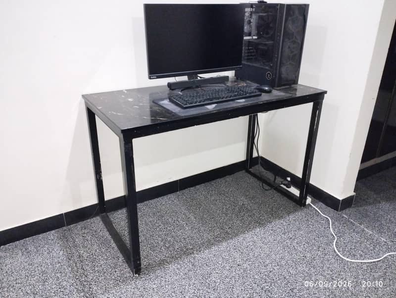 Computer table for sale 1