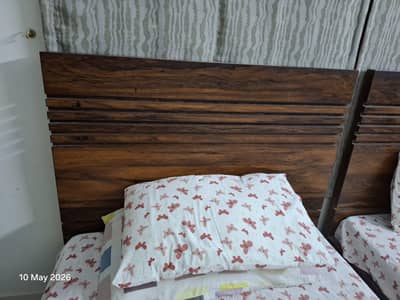 2 beds with double sheets