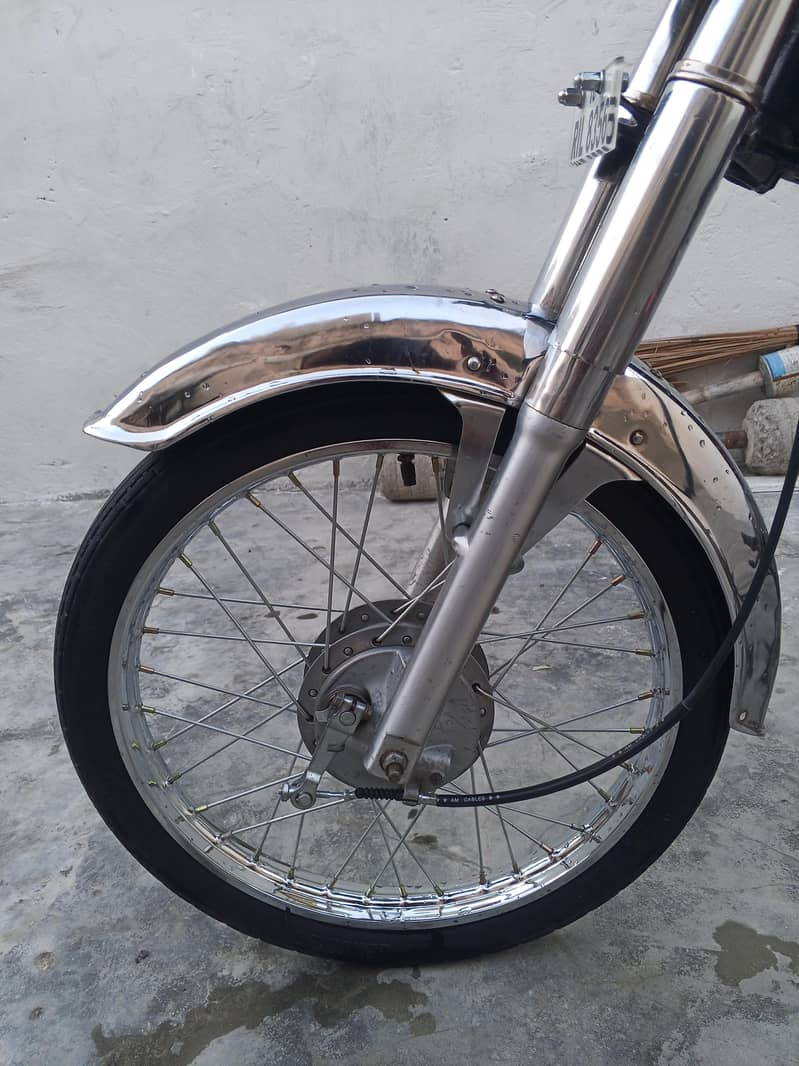 Crown 2016 model 4