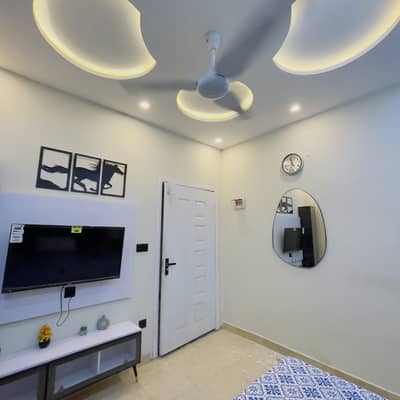 1 studio apartment available per day