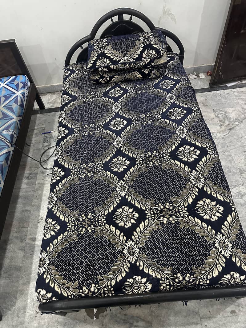 Single bed 0