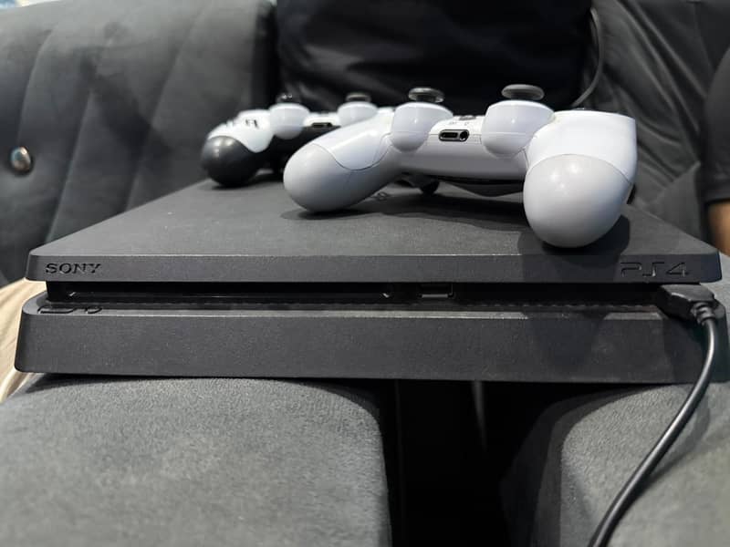 PS4 Slim 0