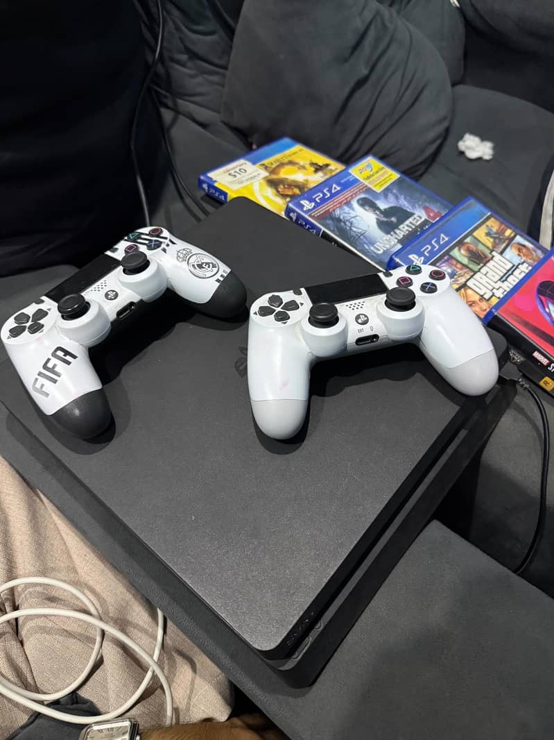 PS4 Slim 2
