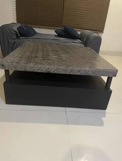 Table with Dico paint