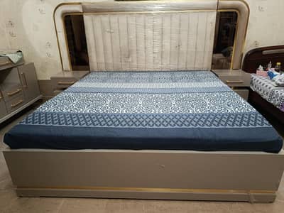 Luxurious King size Bed with border lightings | Brand New Condition