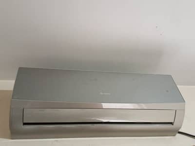 Gree Inverter AC 1 Ton