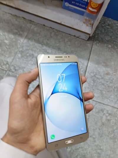 Samsung Mobile J7