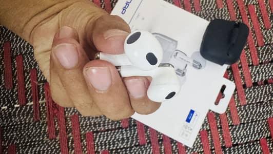 Ronin earbuds p-7070 white colour