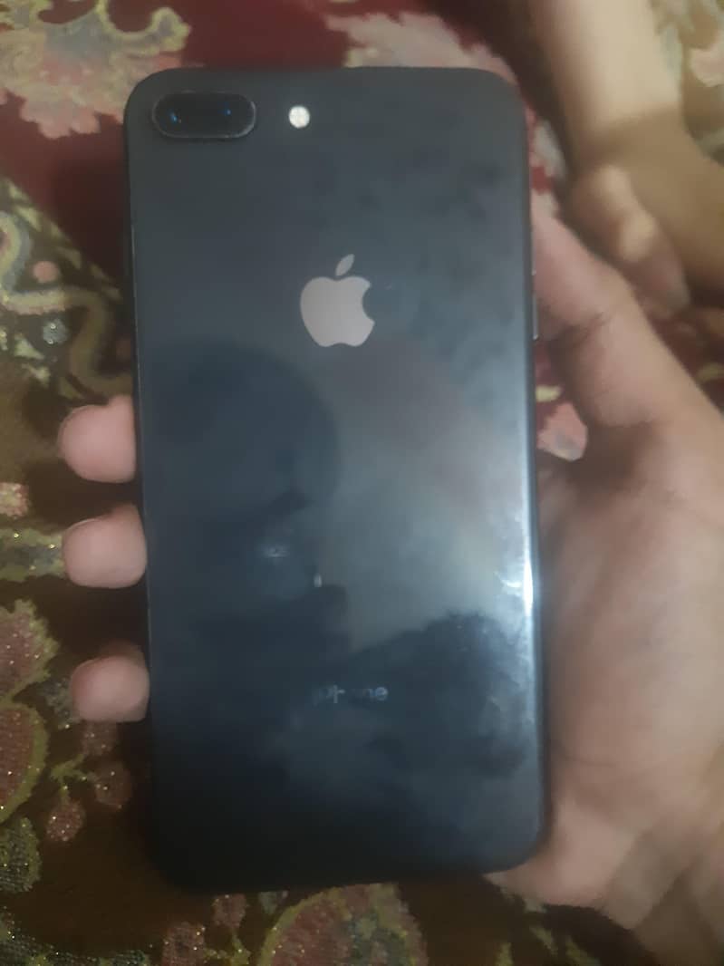 Apple iPhone 8 Plus 1