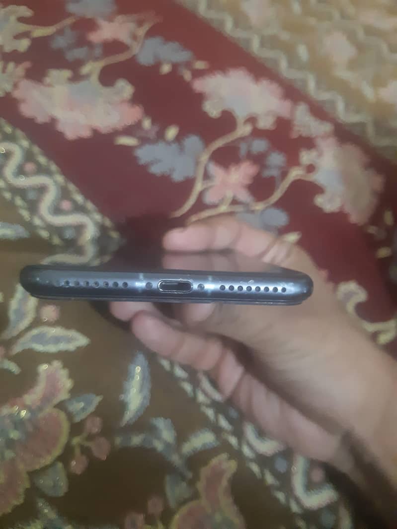 Apple iPhone 8 Plus 3