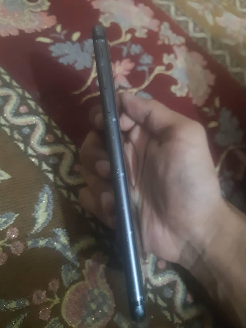 Apple iPhone 8 Plus 5