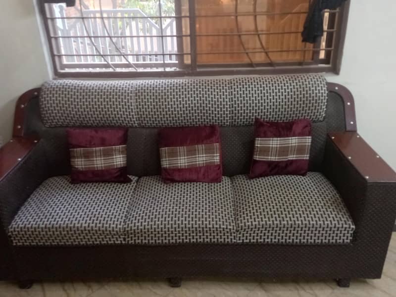 Good condition sofa set 1