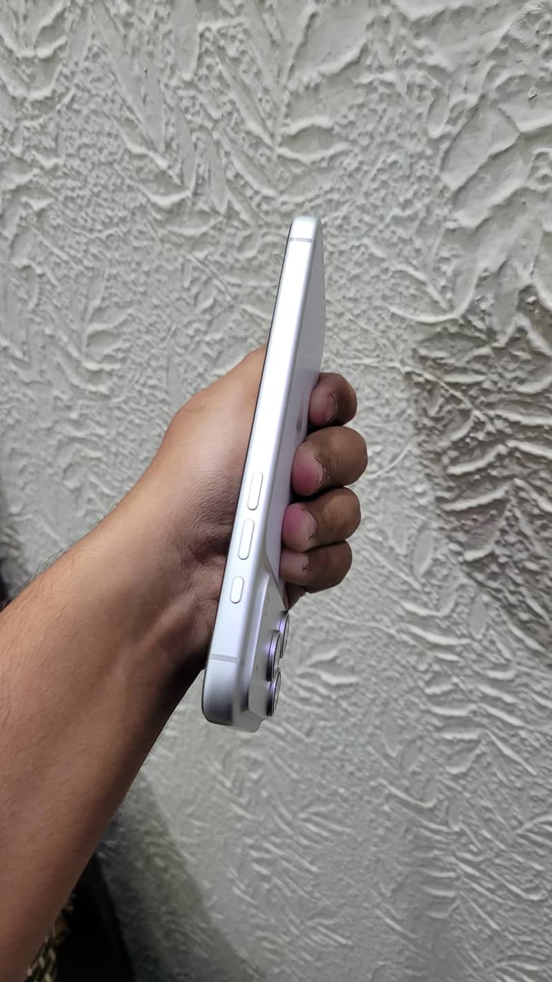 iPhone 17 Pro Max 3