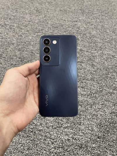 Vivo Y100 8/256 WITH ORIGINAL BOX CHARGER