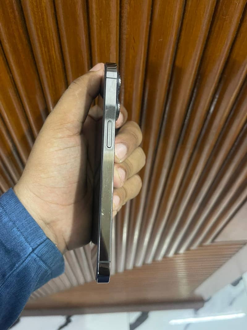 Apple iPhone 13 Pro 2