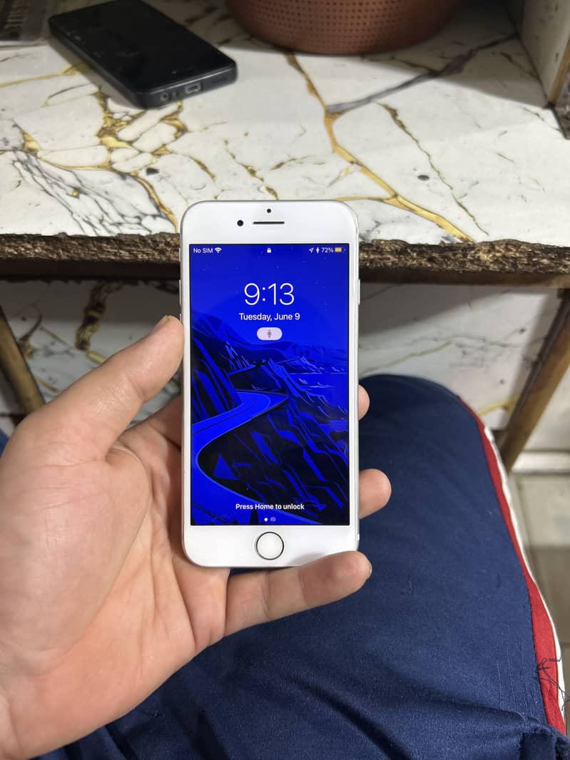 Apple iPhone 7 0