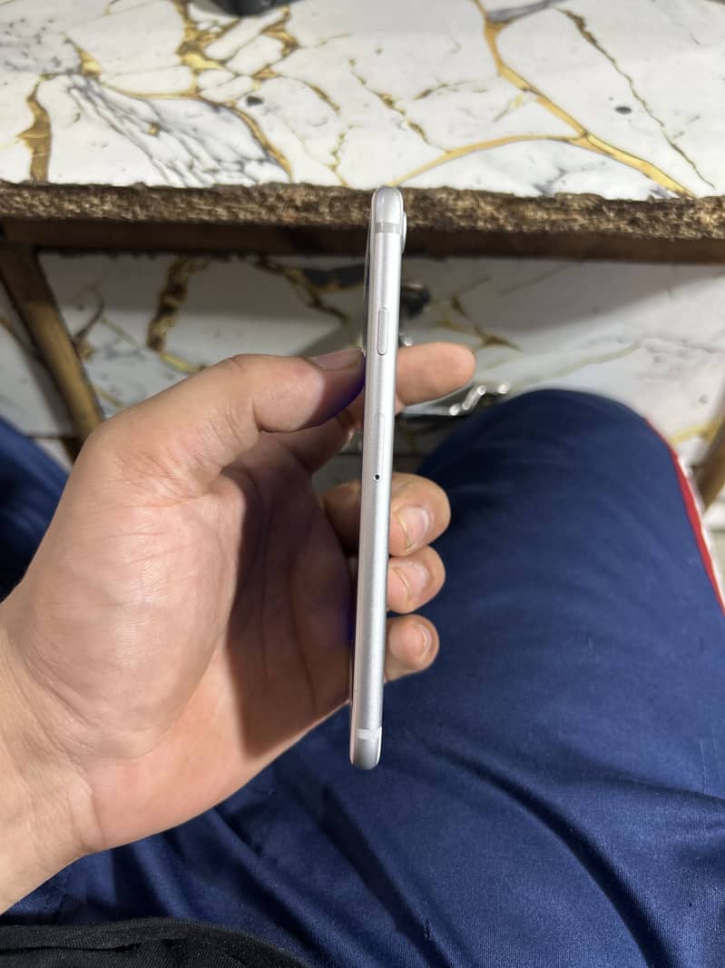 Apple iPhone 7 1