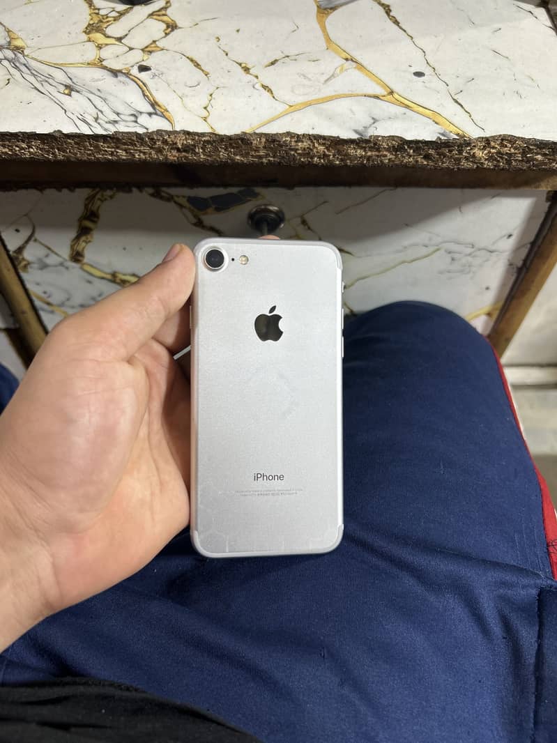 Apple iPhone 7 2