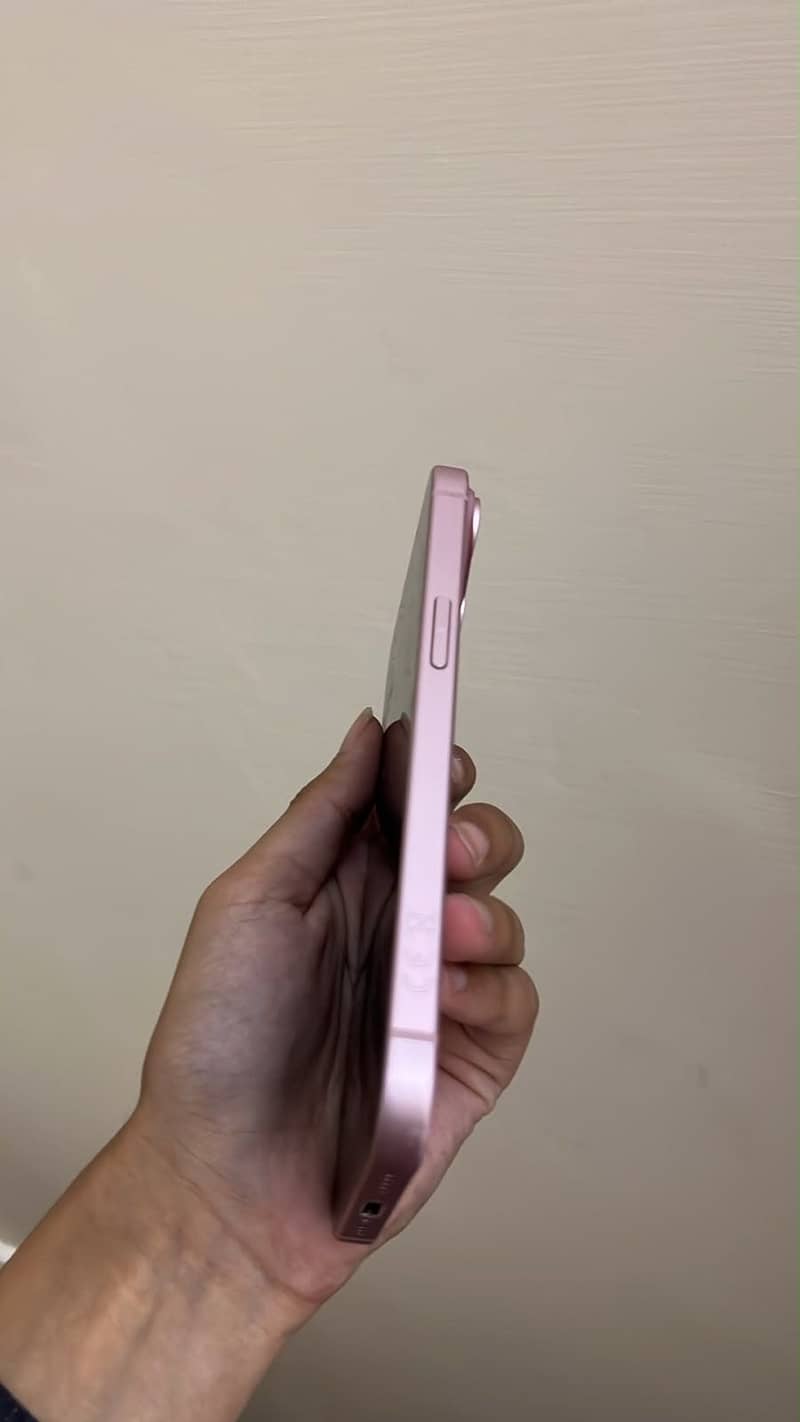 Apple iPhone 15 4