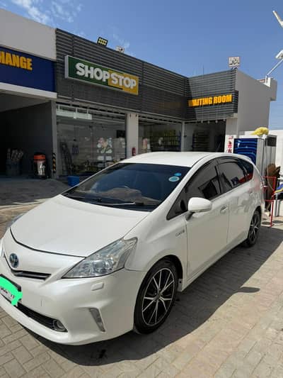 Toyota Prius Alpha S Touring