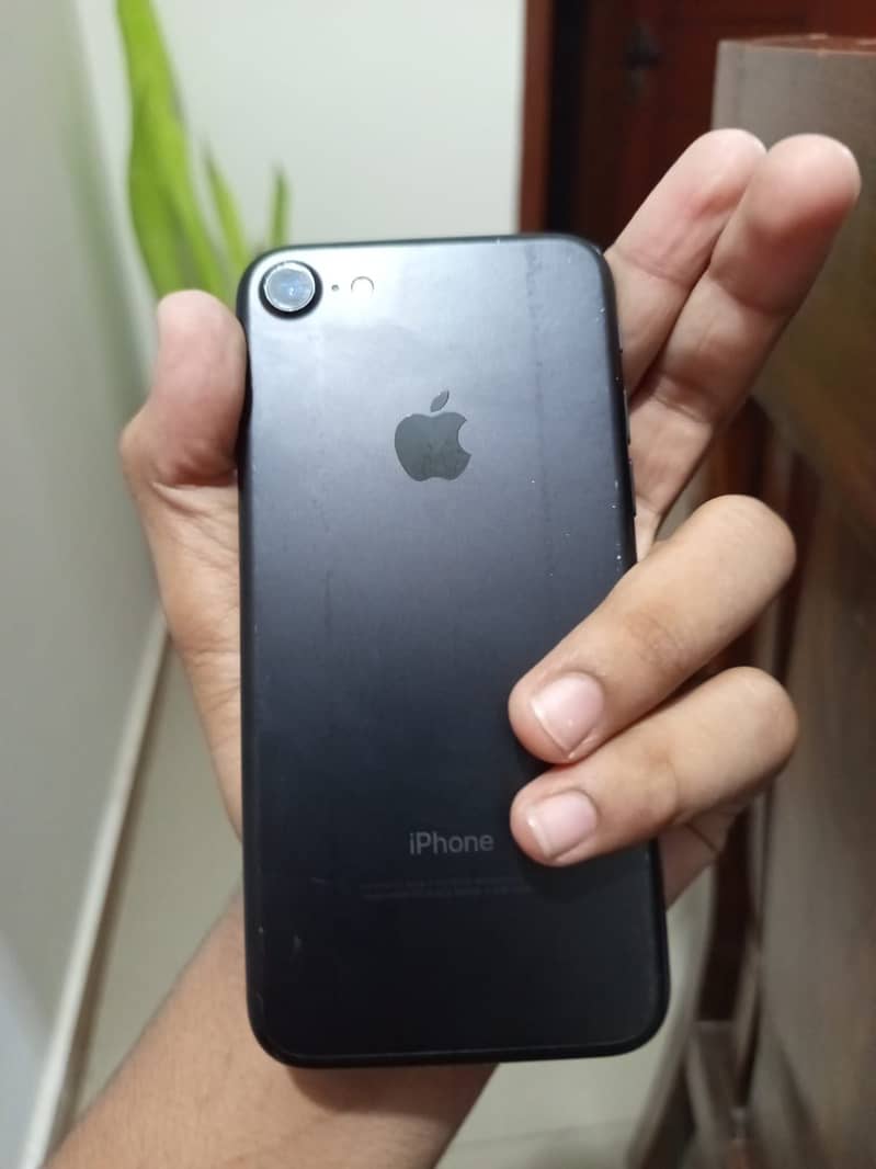 Apple iPhone 7 1