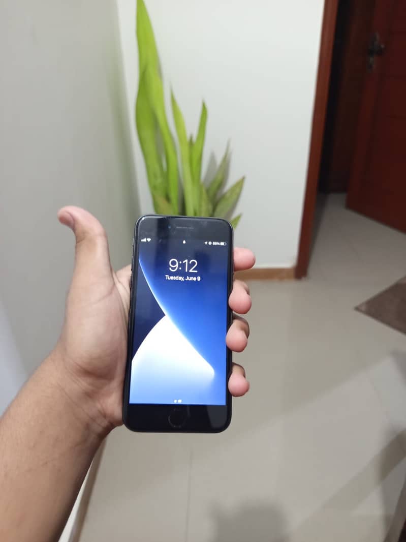 Apple iPhone 7 2