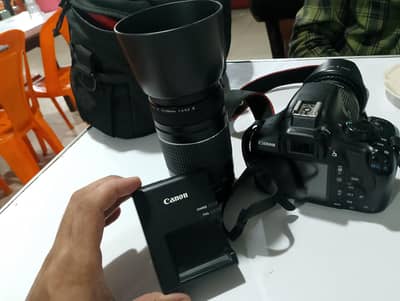 canon 1300D camera