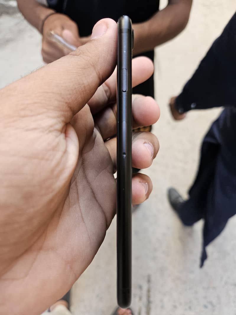 Apple iPhone 7 3