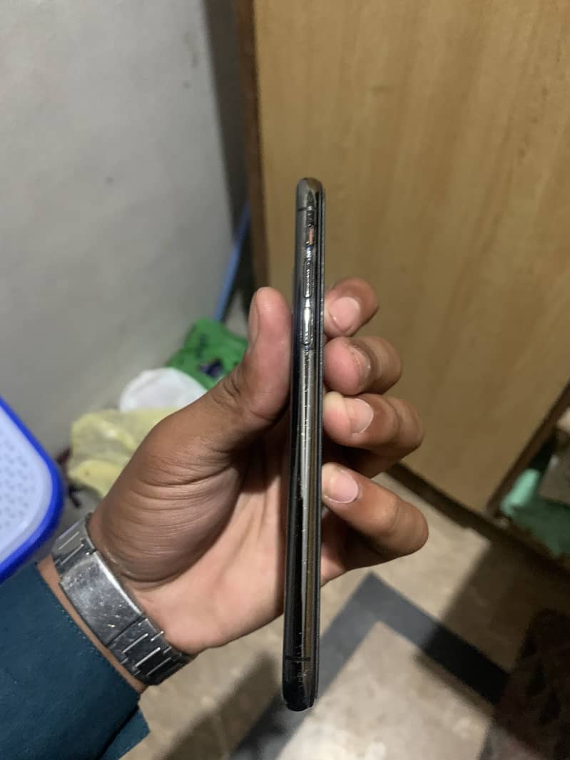 Apple iPhone X 3