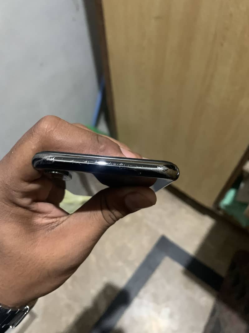 Apple iPhone X 4