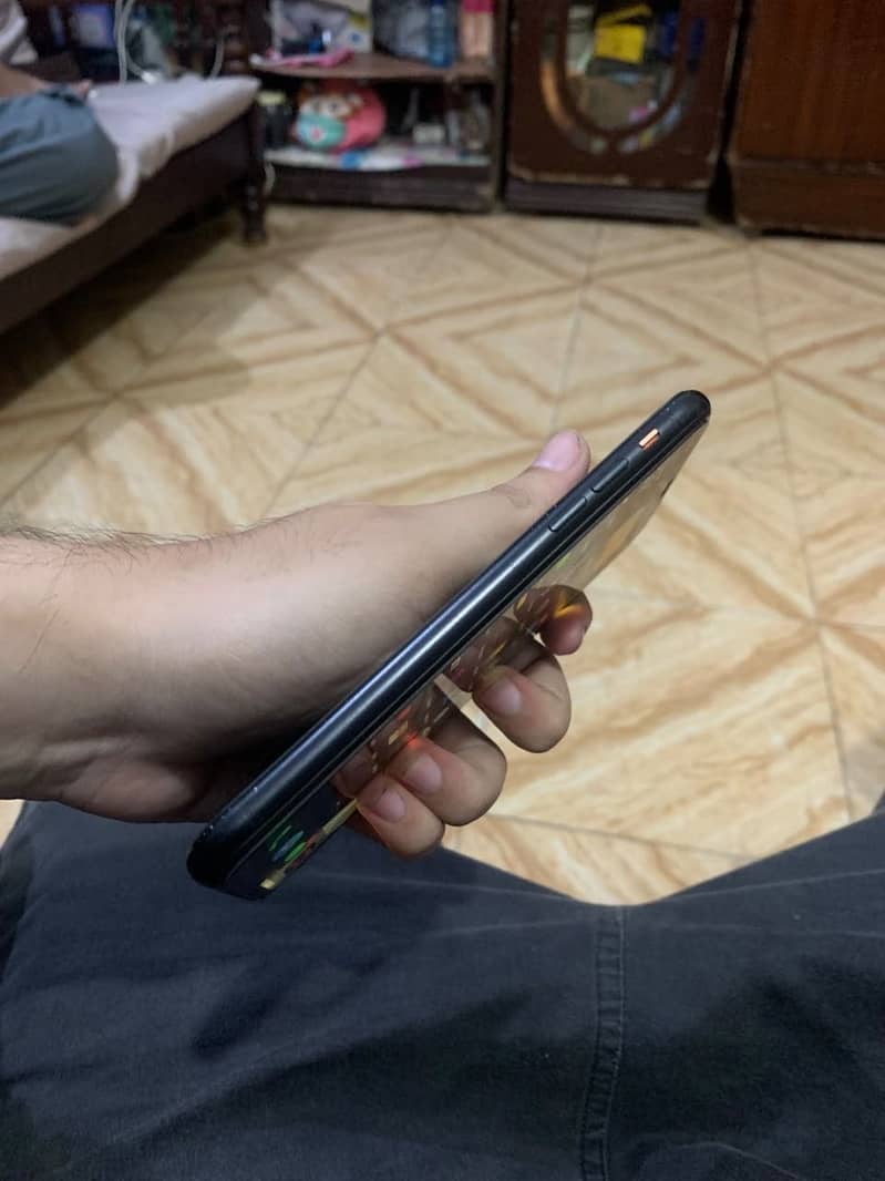 iPhone XR 1