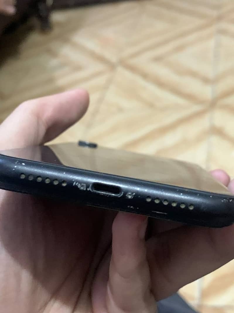 iPhone XR 7