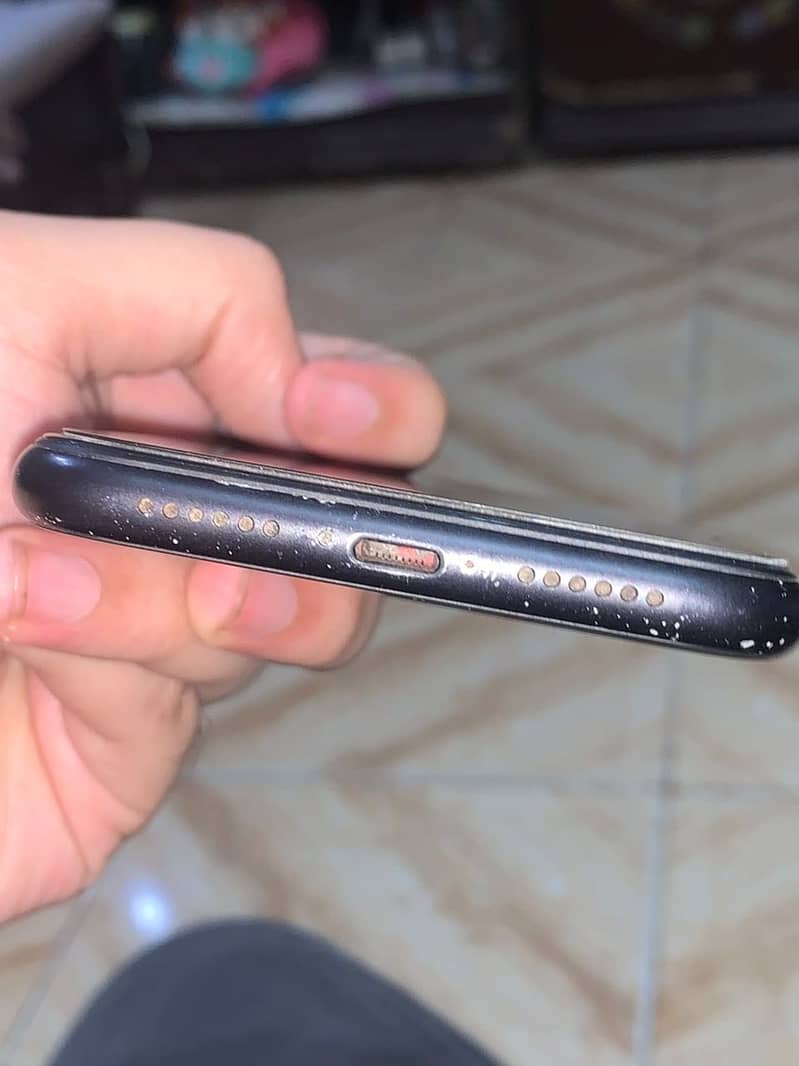 iPhone XR 8