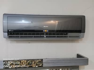 gree ac 1.5 ton very good condition  DC inverter