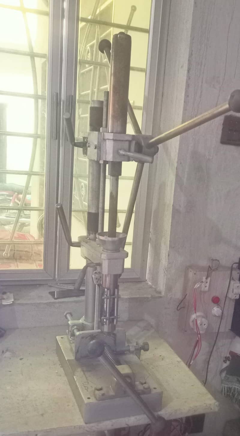 Hand molding machine 0