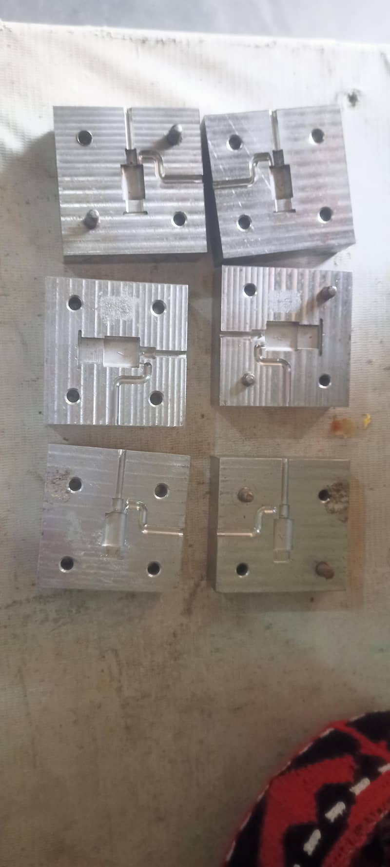 Hand molding machine 4