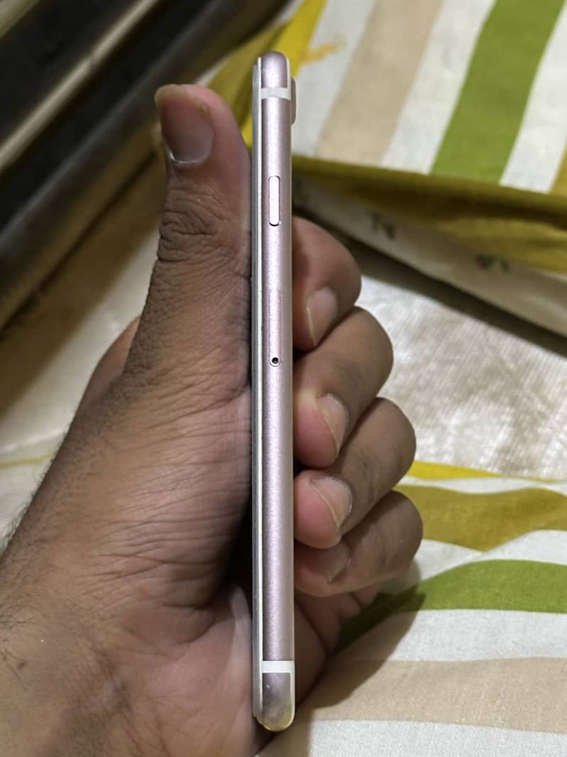 Apple iPhone 7 1