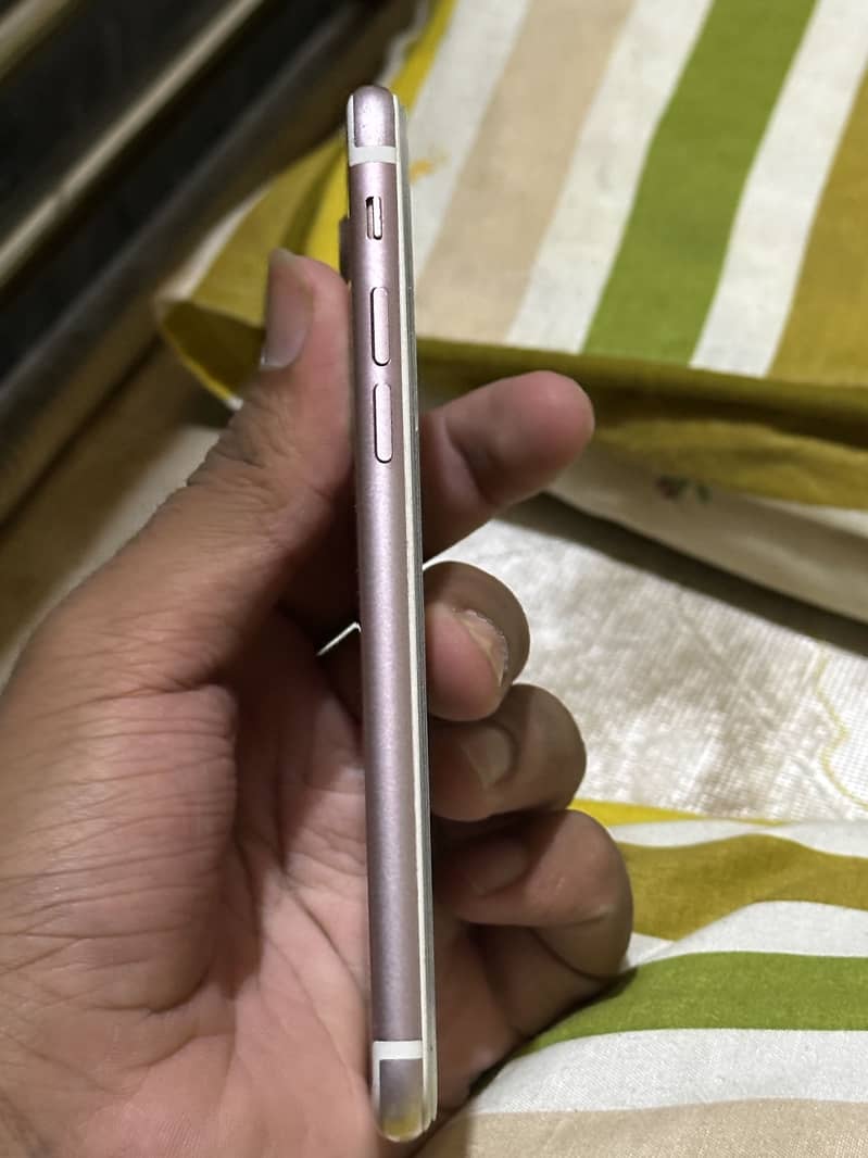Apple iPhone 7 3