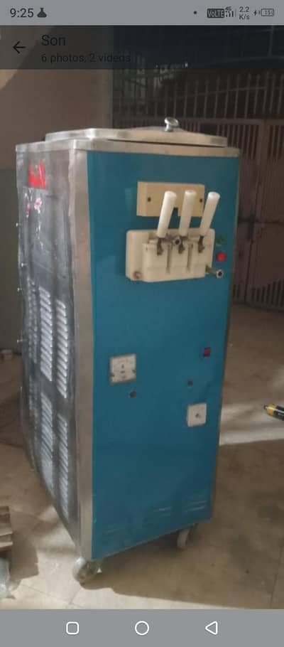 Soft Ice Cream Machine/Double Flavour + Mix Flavor Option/Like New/
