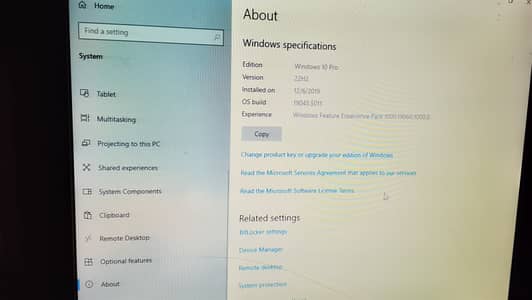 HP system hai or LCD dell ki hai