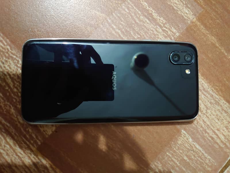 Sharp Aquos R2 1