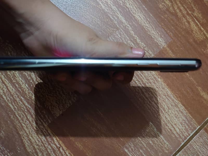 Sharp Aquos R2 3