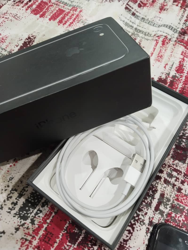 Apple iPhone 7 0