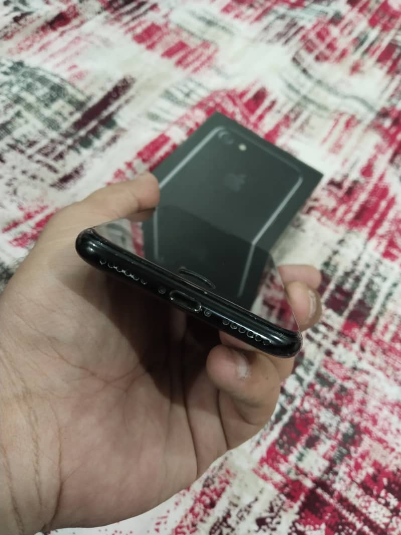 Apple iPhone 7 2