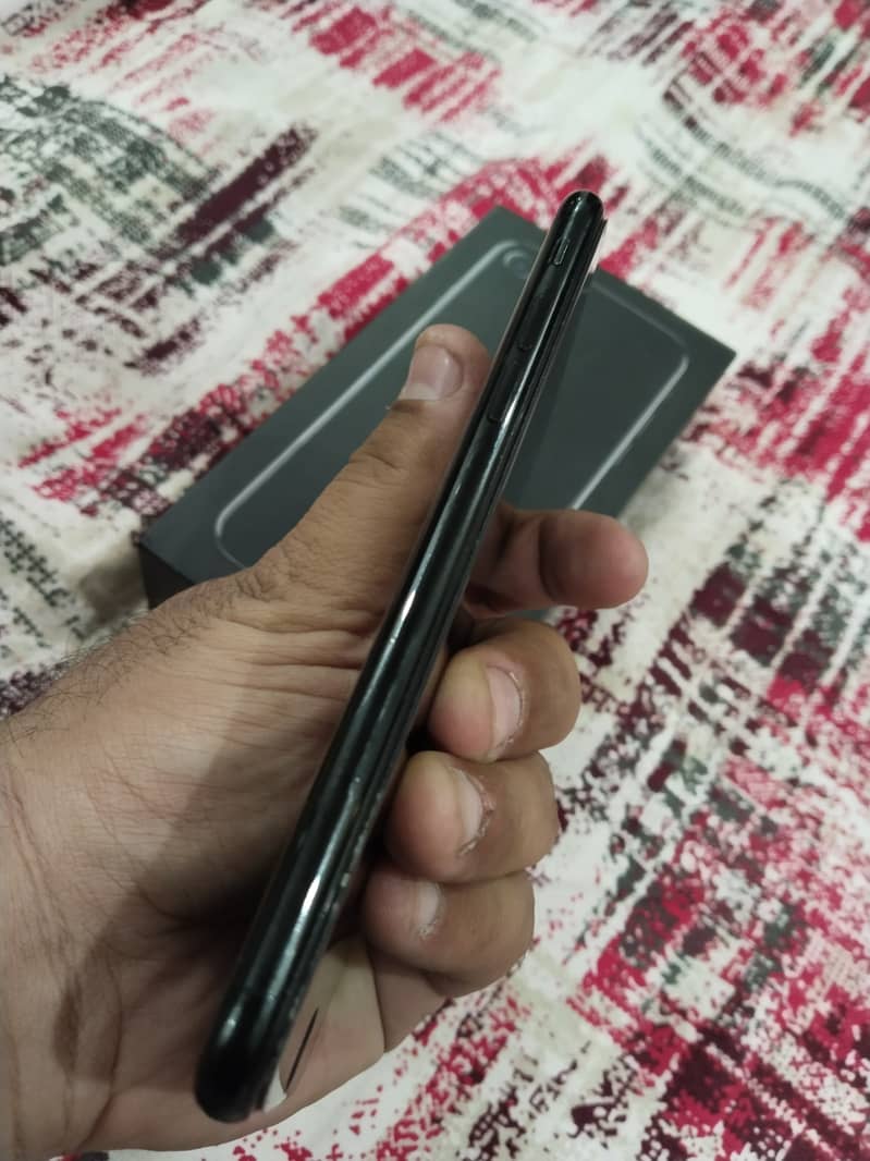 Apple iPhone 7 3