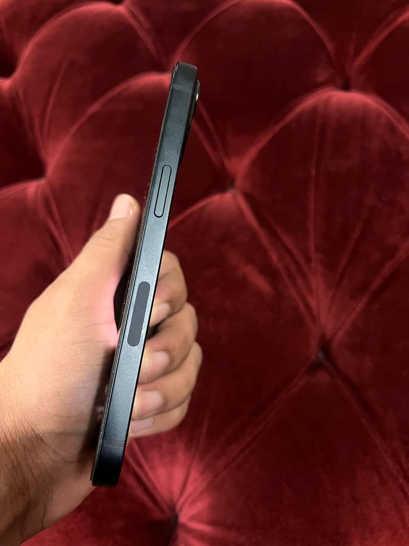 Apple iPhone 13 8